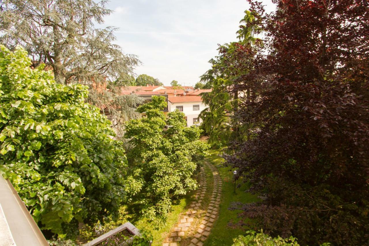 Appartamento Ampio E Indipendente Con Vista Giardino Paderno d'Adda Eksteriør billede